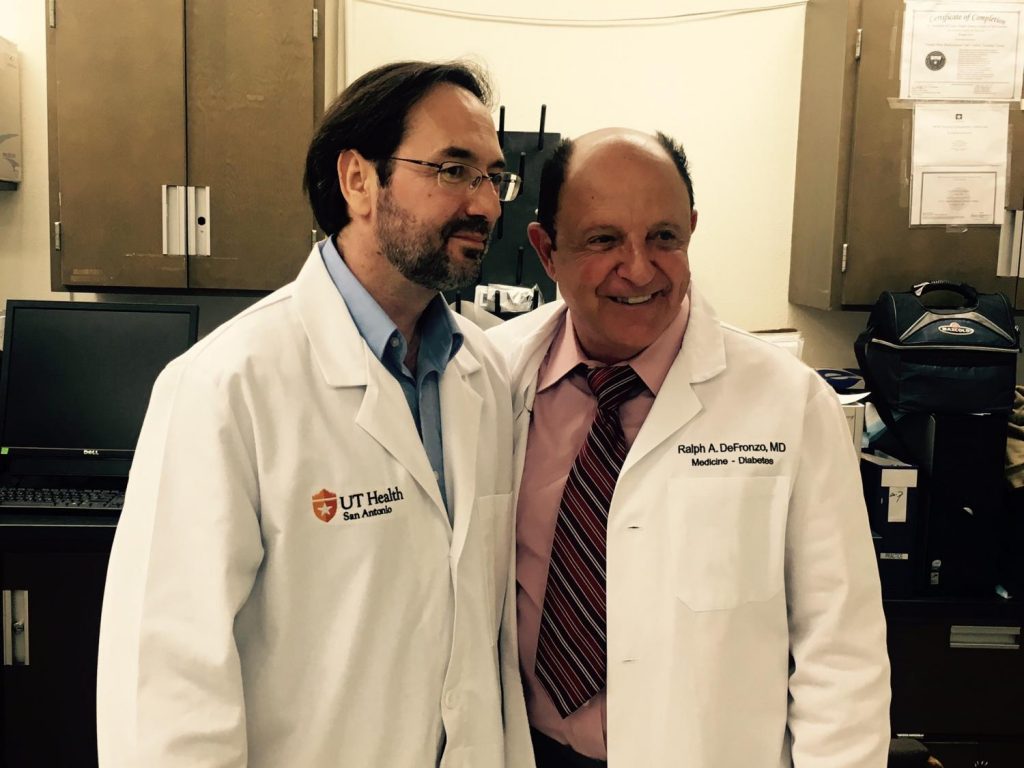 德州大学研究员Bruno Doiron 和Ralph DeFronzo 成功治疗小鼠的糖尿病